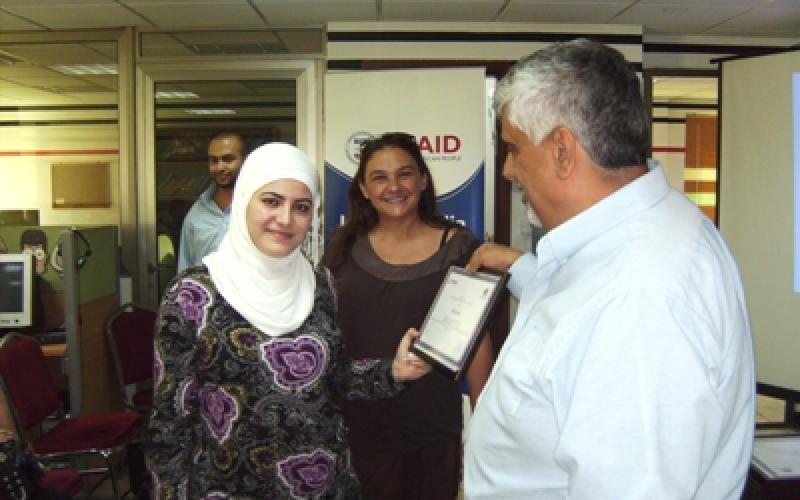 مدونة عن عمان تفوز في مسابقة المدونات بالفيديو