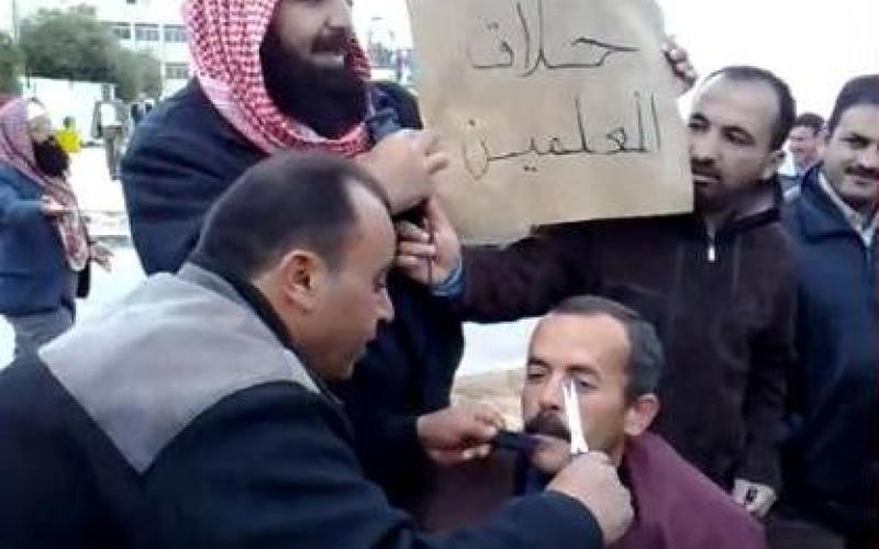 معلمون : فليسقط الرفاعي.. ونعي بدران و"توزيع القهوة على روحه" في الكرك (فيديو)