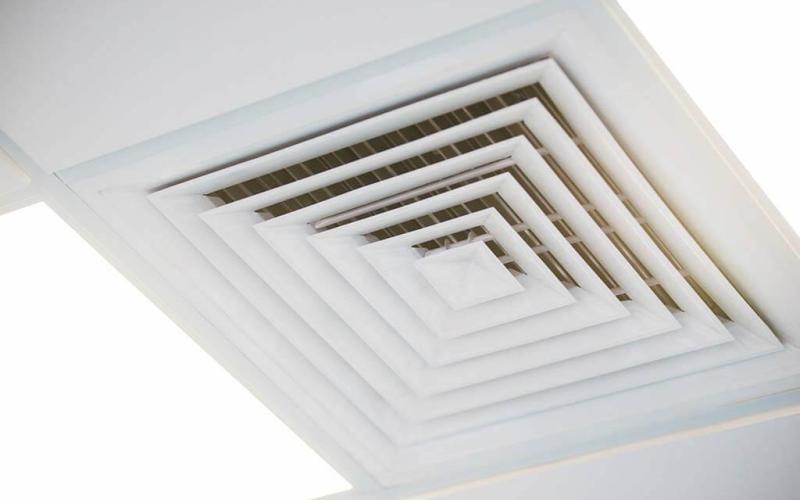 وزارة العمل تحظر على جميع المنشآت التي يتواجد بها موظفين وعمال تشغيل أجهزة التكييف المركزية 