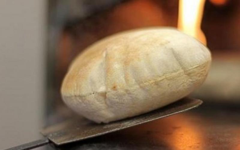 آلية توزيع الخبز والمياه