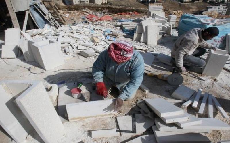 "تمكين" يرصد شكاوى لعمال وعاملات في قطاعات مختلفة