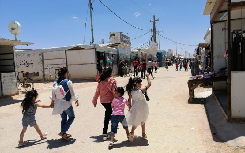 شارع الشانزيليزيه في مخيم الزعتري في ثاني أيام عيد الفطر (عمان نت)