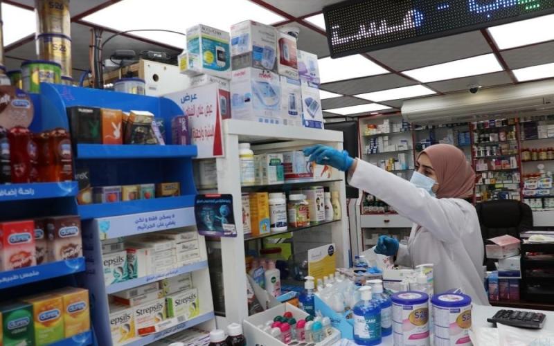 "المرصد العمّالي الأردني" يستقصي ما يجابهه الصيادلة من ممارسات أصحاب العمل بحقّهم كـ"خصم الرواتب"، أو "الفصل" وغيرها من الانتهاكات.