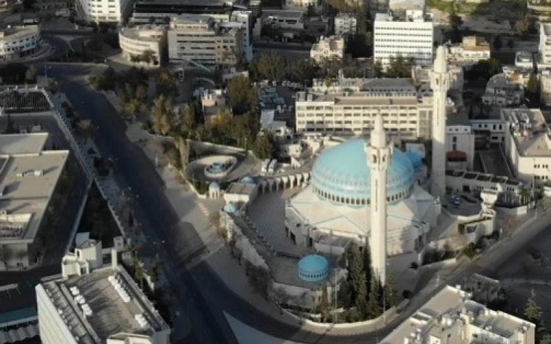 تكون الأجواء صيفية عادية في أغلب المناطق، وحارة في الأغوار والبحر الميت والعقبة